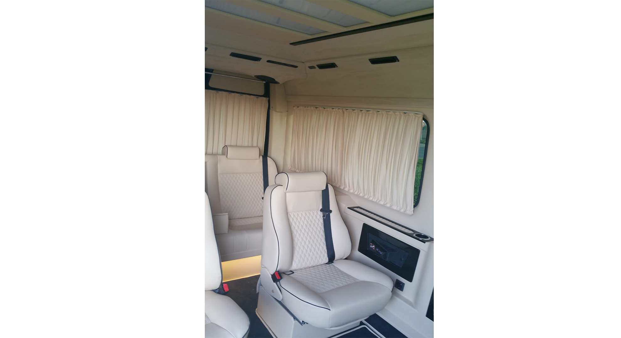 Innenraum des VIP Mercedes Sprinter