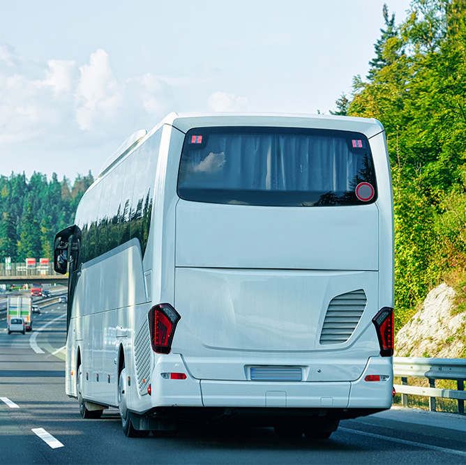 Reisebus auf der Autobahn